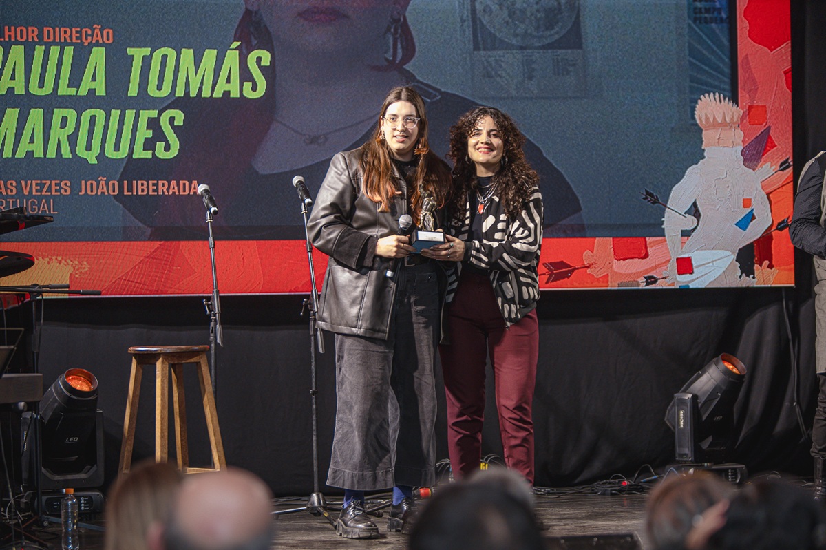 Paula Tomas Marques recebe premio de melhor direção e filme por Duas Vezes João Liberada. Foto de Anderson Coka.